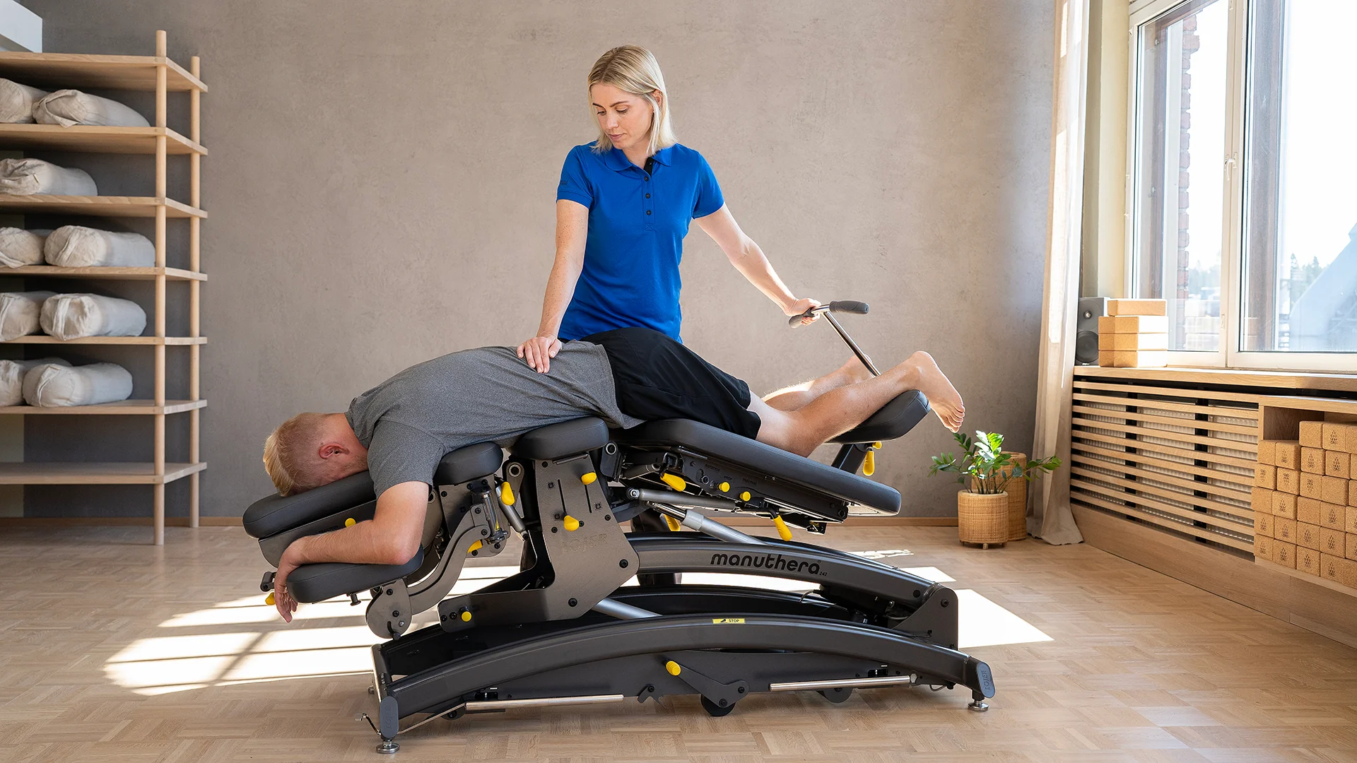 Manuthara Treatment Table